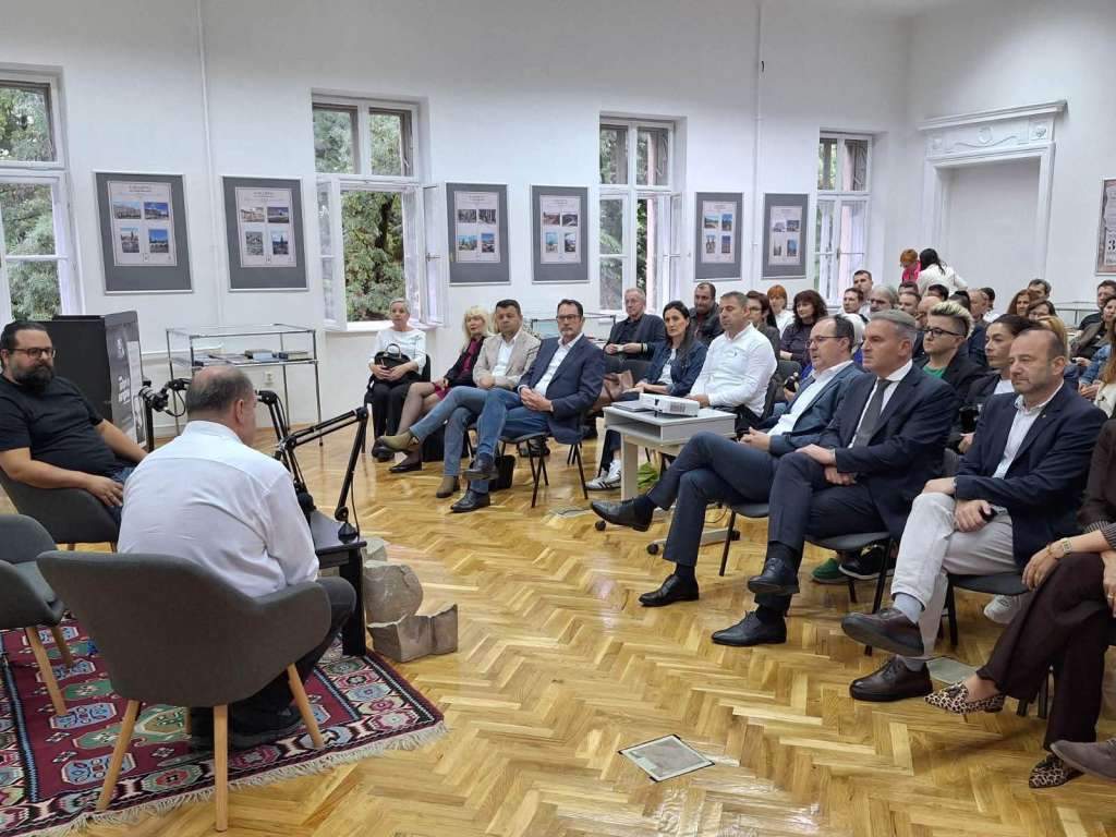 Promovisan novi roman Andreja Nikolaidisa “Safari u Sarajevu”